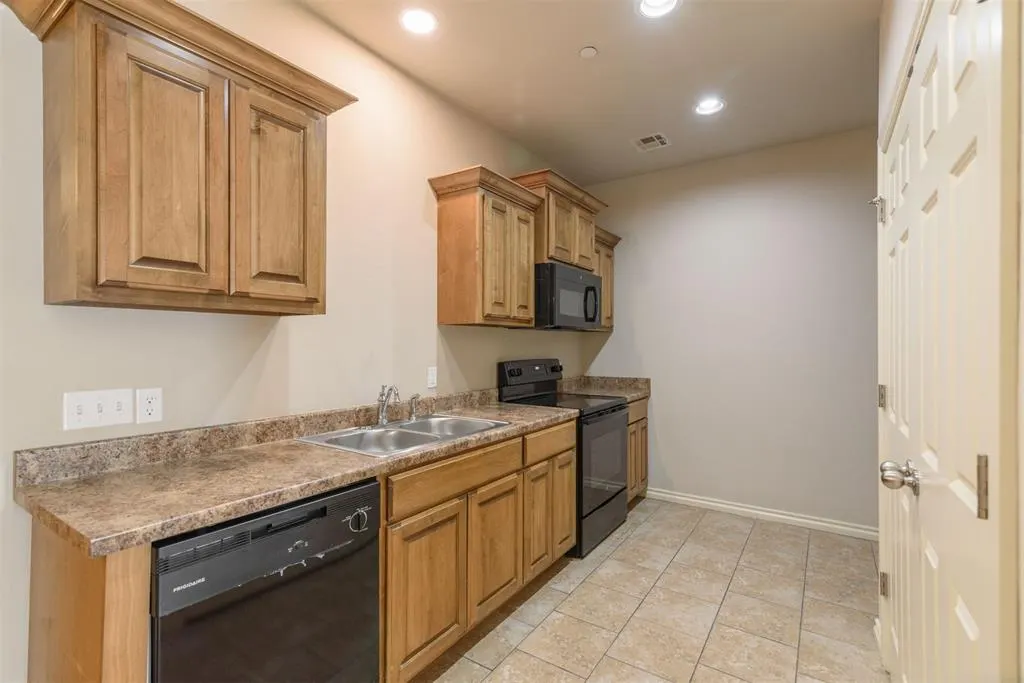 Photo 6 — 1018 SW 92nd Street, Oklahoma City, OK 73139