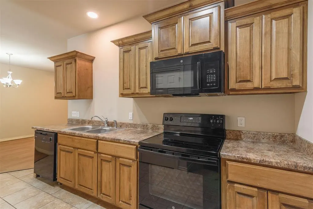 Photo 9 — 1018 SW 92nd Street, Oklahoma City, OK 73139