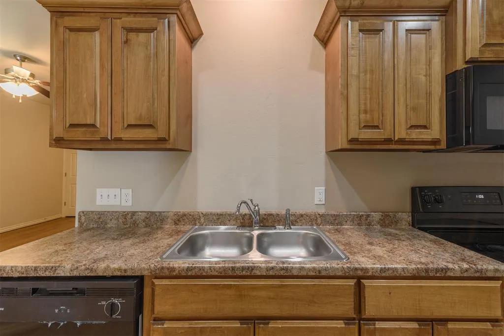 Photo 11 — 1018 SW 92nd Street, Oklahoma City, OK 73139