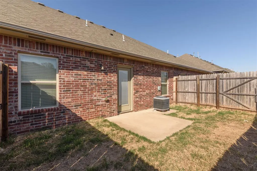 Photo 21 — 1018 SW 92nd Street, Oklahoma City, OK 73139