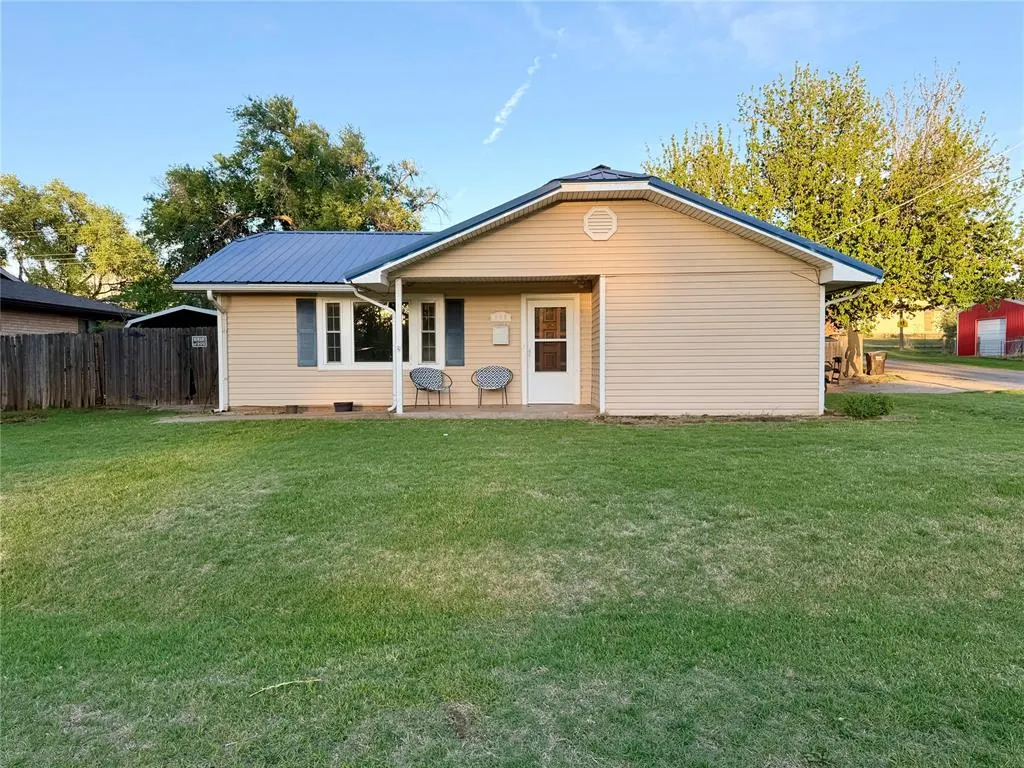 Front exterior — 408 S 5th Street, Hammon, OK 73650