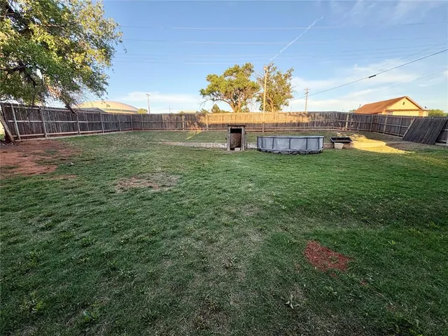 Photo 3 — 408 S 5th Street, Hammon, OK 73650