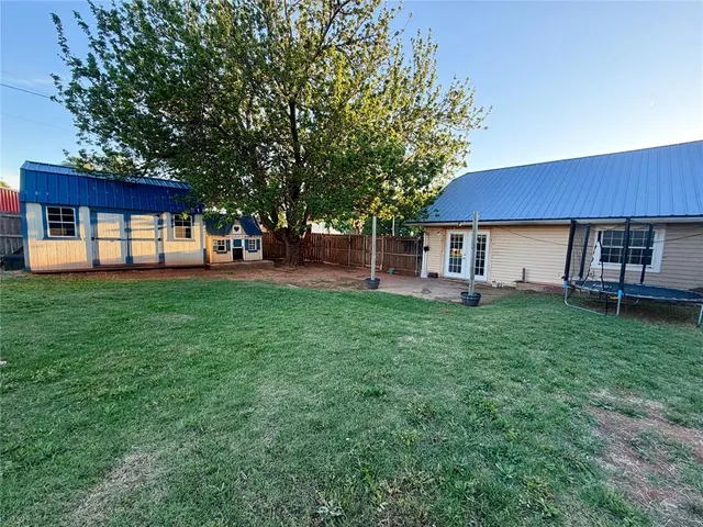 Photo 4 — 408 S 5th Street, Hammon, OK 73650