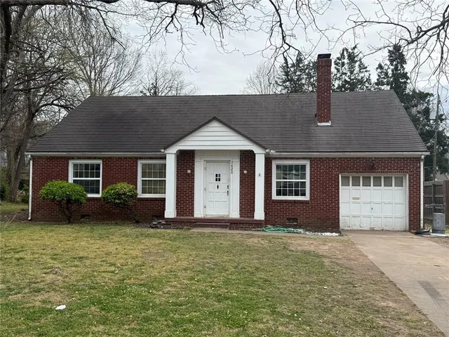 Photo 2 — 1628 S Dewey Avenue, Bartlesville, OK 74003