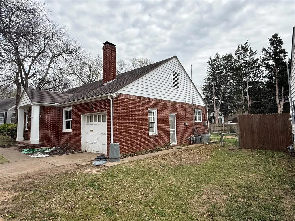 Photo 3 — 1628 S Dewey Avenue, Bartlesville, OK 74003
