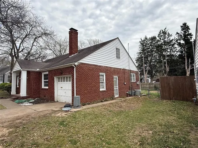 Photo 3 — 1628 S Dewey Avenue, Bartlesville, OK 74003