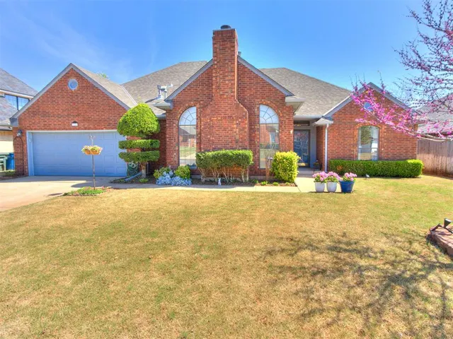 Front exterior — 1424 Jamestown, Edmond, OK 73003