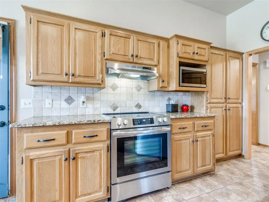 Photo 9 — 1424 Jamestown, Edmond, OK 73003