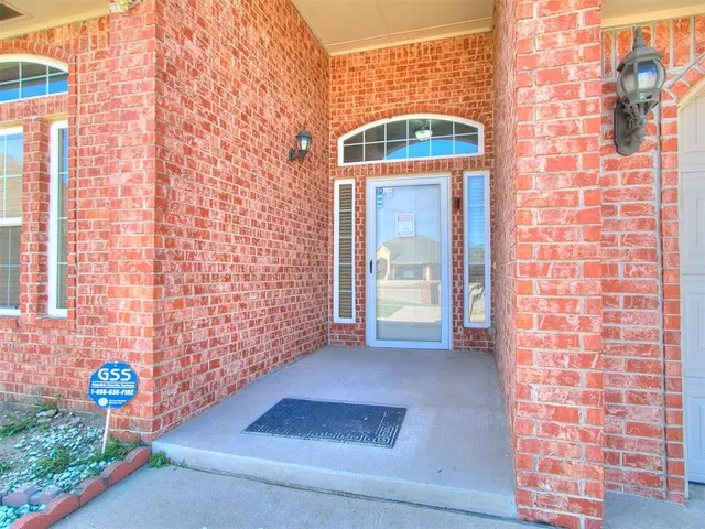 Photo 3 — 2820 SW 92nd Court, Oklahoma City, OK 73159