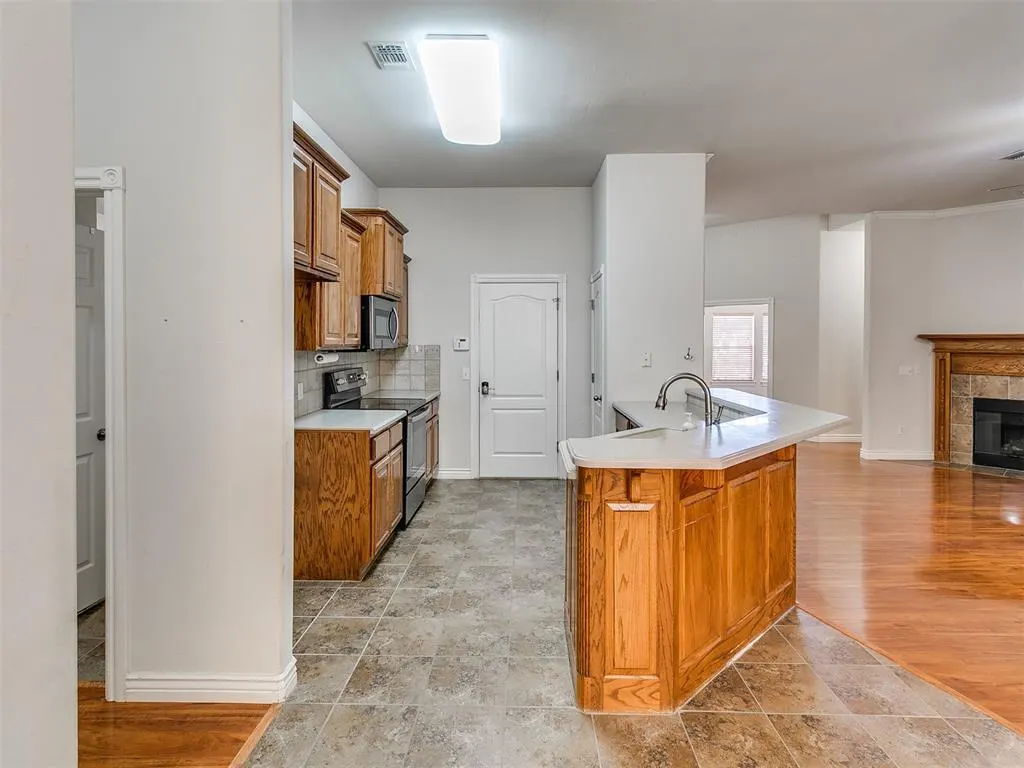 Photo 14 — 2820 SW 92nd Court, Oklahoma City, OK 73159