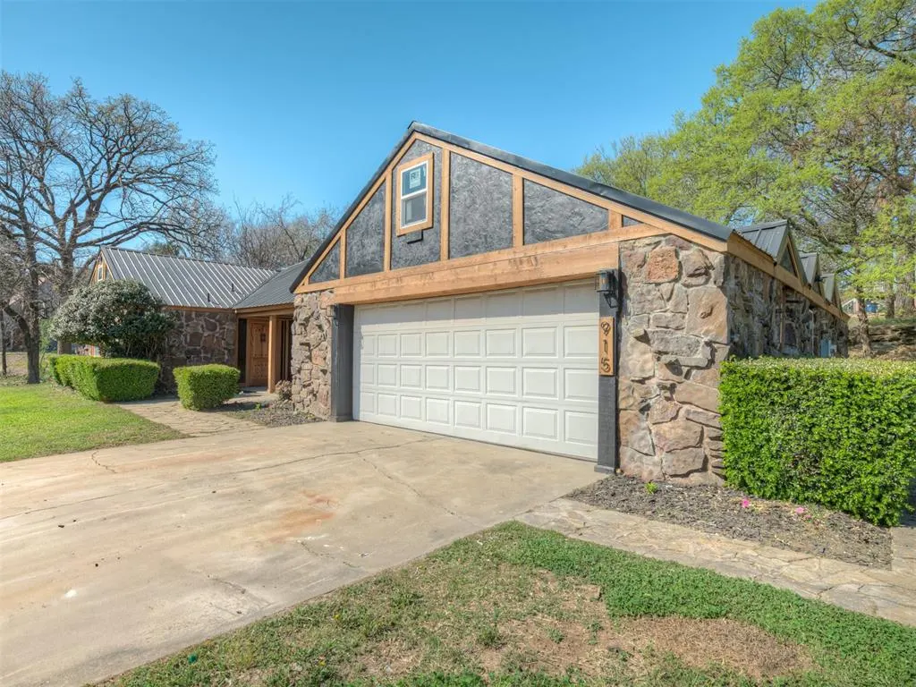 Photo 2 — 915 Hidden Lake Drive, Seminole, OK 74868