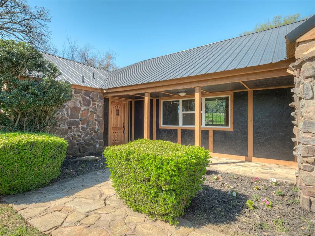 Photo 3 — 915 Hidden Lake Drive, Seminole, OK 74868