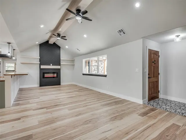 Photo 8 — 915 Hidden Lake Drive, Seminole, OK 74868