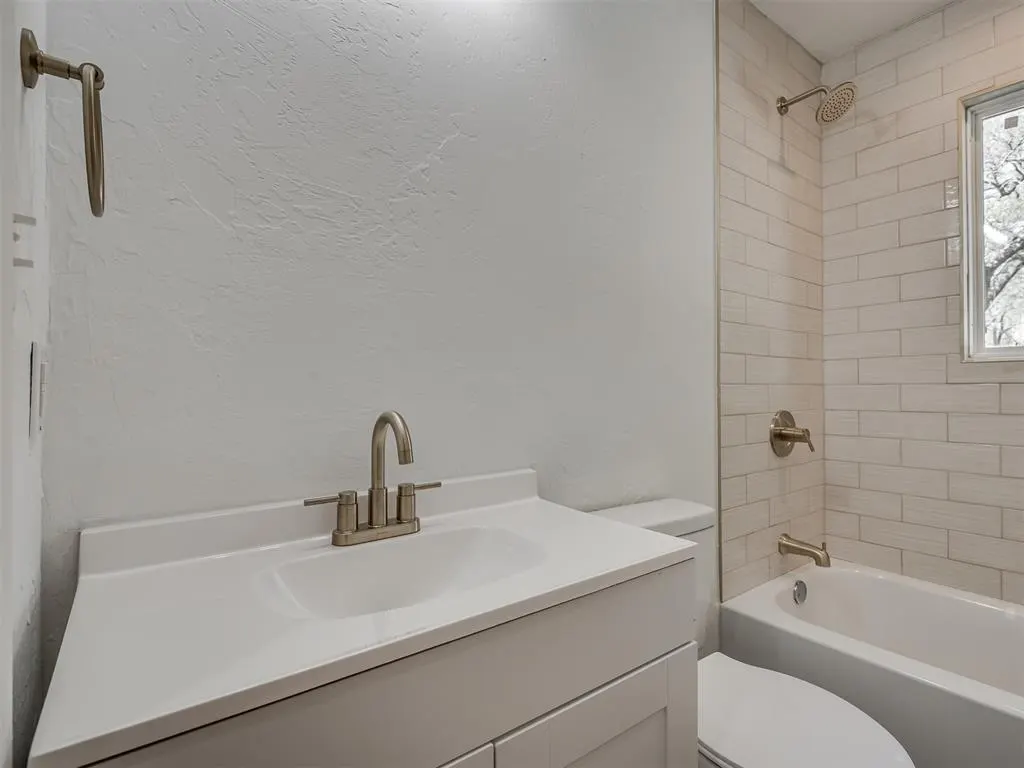 Photo 28 — 915 Hidden Lake Drive, Seminole, OK 74868