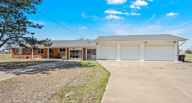 Photo 2 — 210 Chickasha Avenue, Amber, OK 73004