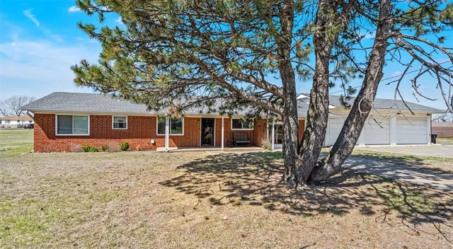 Photo 3 — 210 Chickasha Avenue, Amber, OK 73004