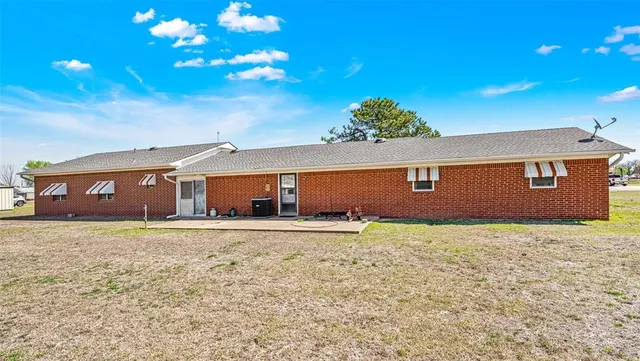 Photo 4 — 210 Chickasha Avenue, Amber, OK 73004