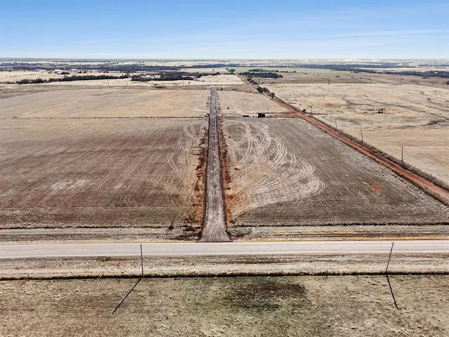 Photo 2 — 7801 Orchid Way, Cashion, OK 73016