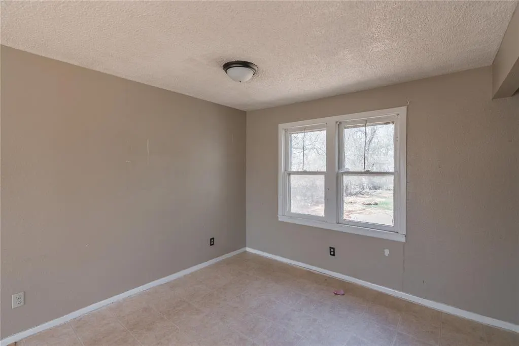 Photo 9 — 3305 SE 21st Street, Oklahoma City, OK 73115