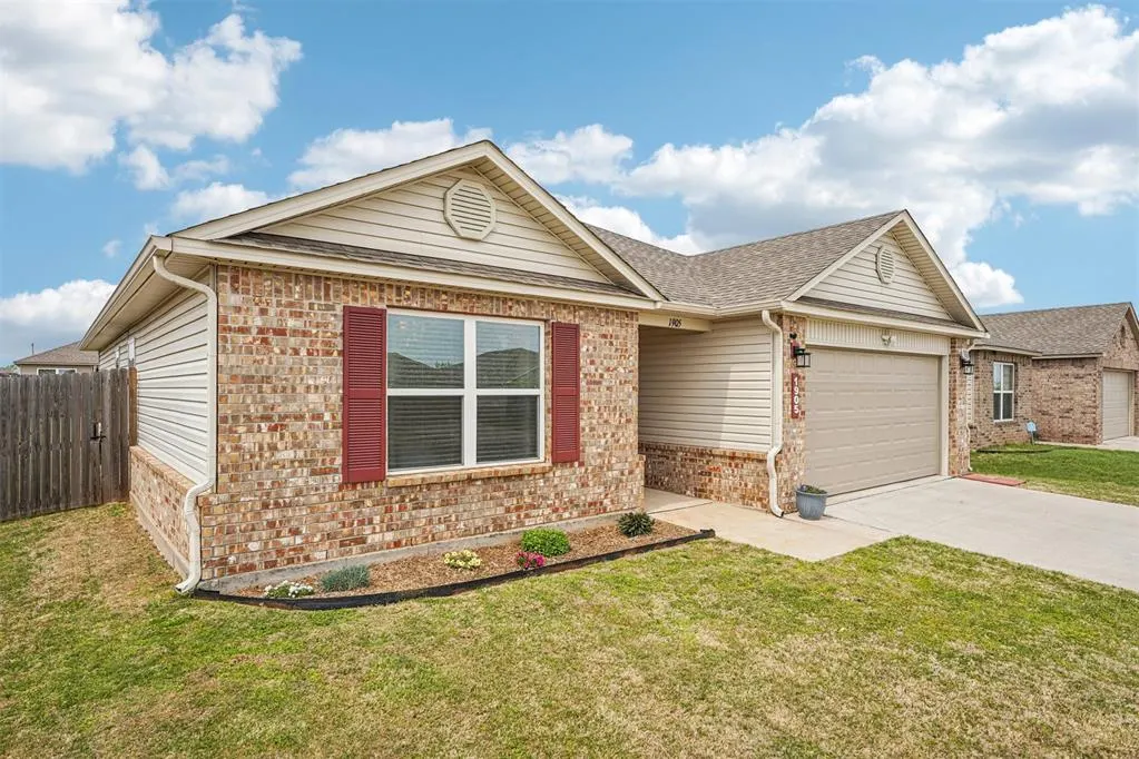 Photo 3 — 1905 Mason Lane, Oklahoma City, OK 73127