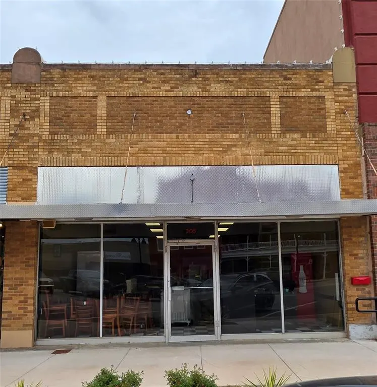 Front exterior — 205 W Main Street, Purcell, OK 73080