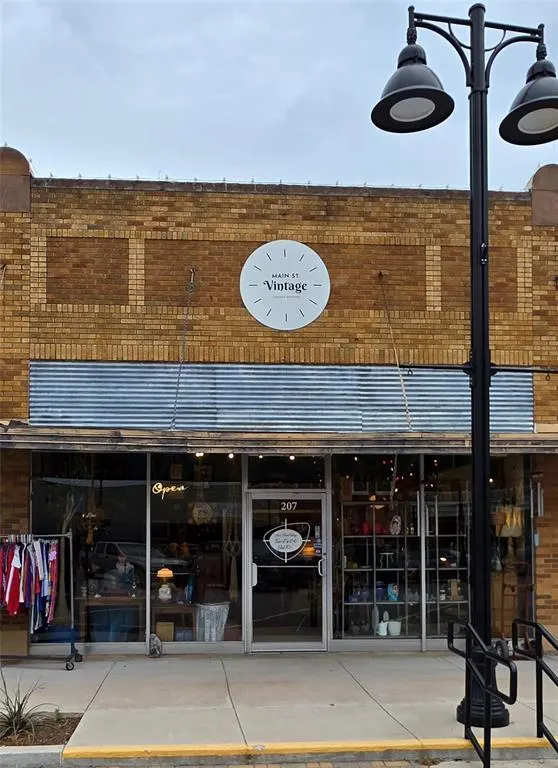 Front exterior — 207 W Main Street, Purcell, OK 73080