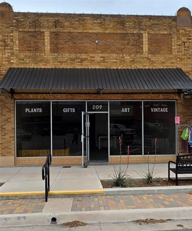 Front exterior — 209 W Main Street, Purcell, OK 73080