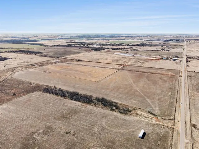 Photo 6 — 8401 Orchid Way, Cashion, OK 73016