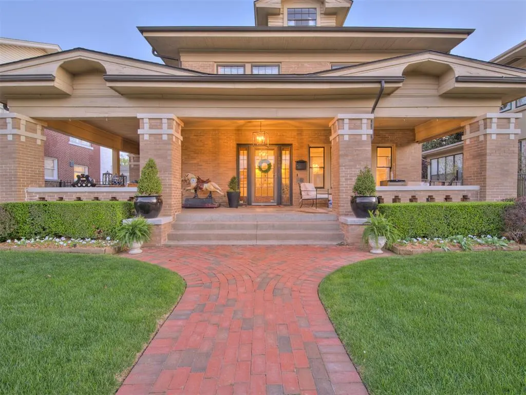 Photo 2 — 208 NW 19th Street, Oklahoma City, OK 73103