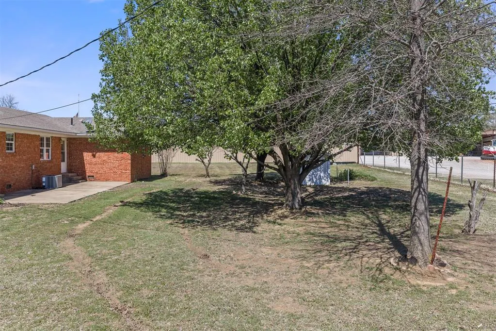 Photo 27 — 604 N Main Street, Elmore City, OK 73433
