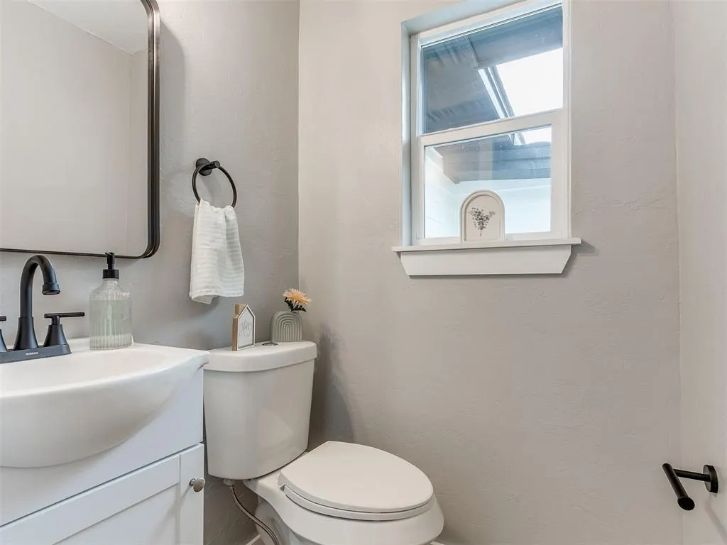 Photo 21 — 417 E Beech Street, Tecumseh, OK 74873
