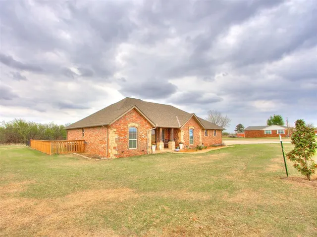 Photo 2 — 13692 S County Line Road, Cashion, OK 73016