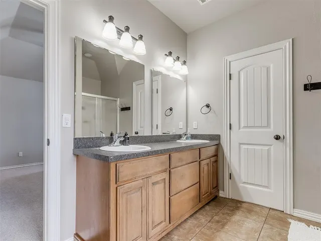 Photo 6 — 13692 S County Line Road, Cashion, OK 73016