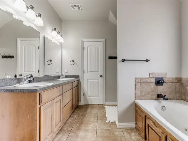 Photo 7 — 13692 S County Line Road, Cashion, OK 73016