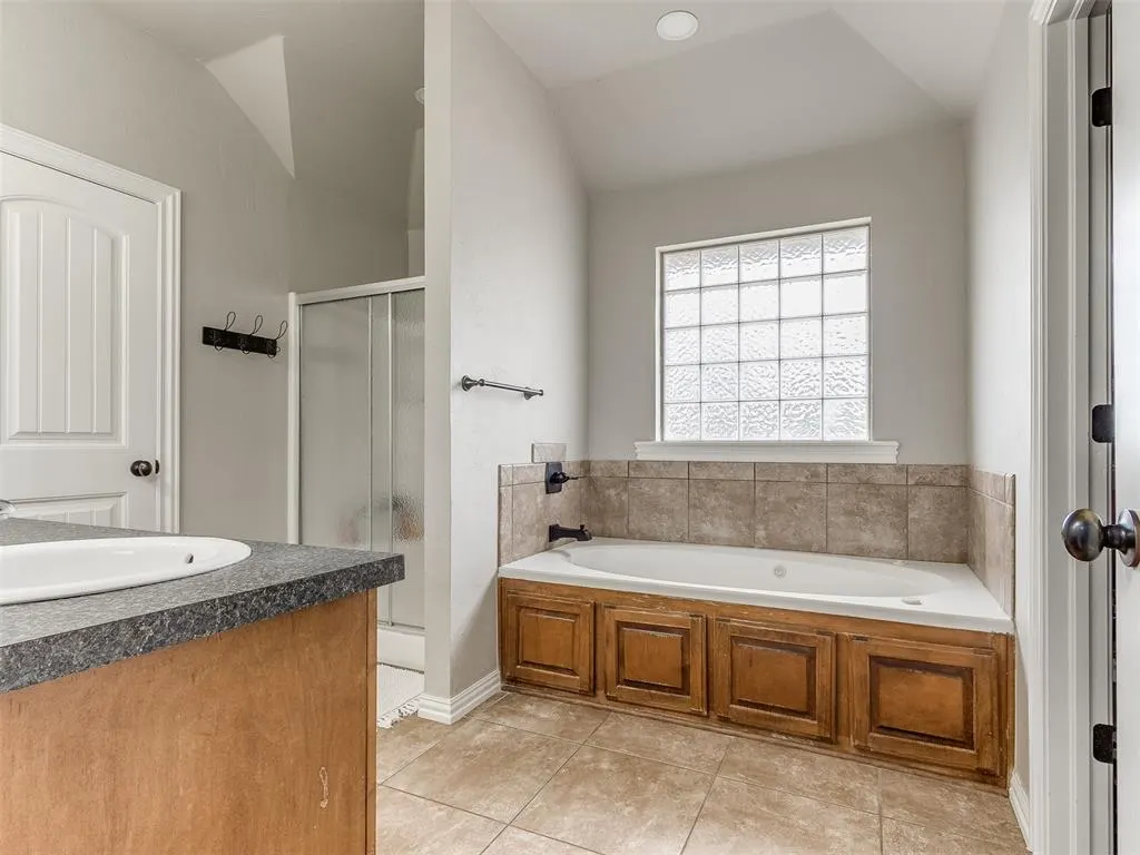Photo 8 — 13692 S County Line Road, Cashion, OK 73016