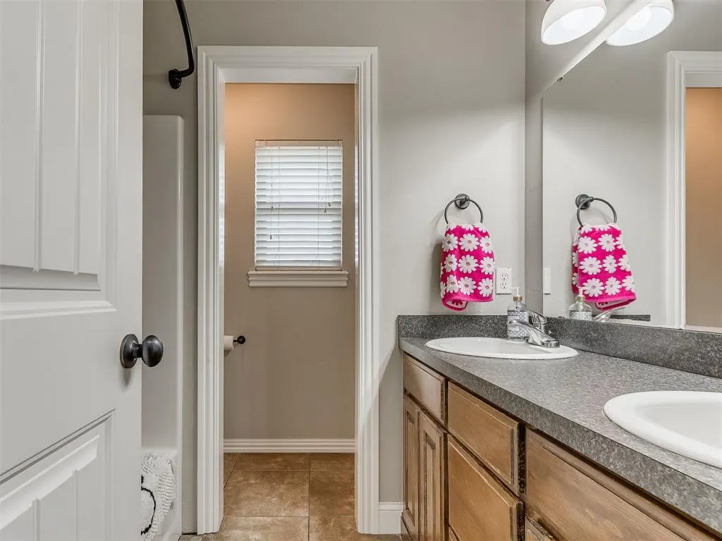 Photo 11 — 13692 S County Line Road, Cashion, OK 73016