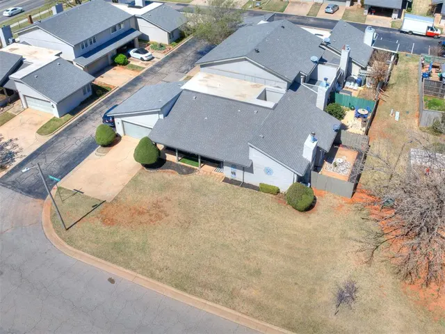 Photo 2 — 5841 Hefner Village Court, Oklahoma City, OK 73162