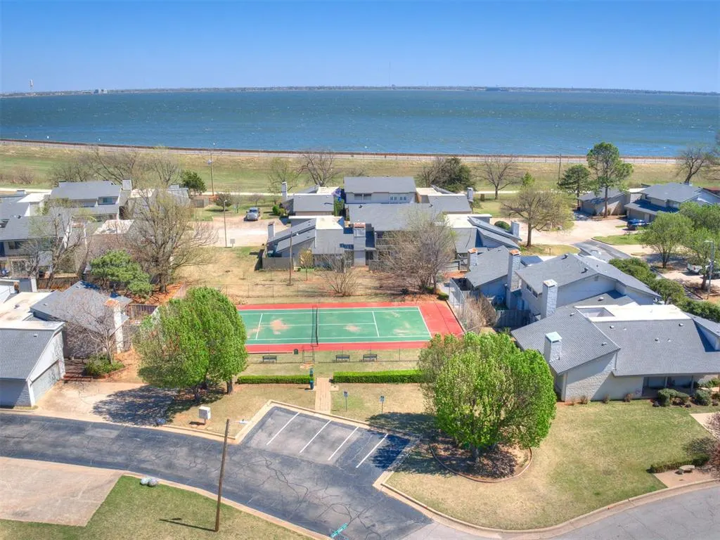 Photo 3 — 5841 Hefner Village Court, Oklahoma City, OK 73162