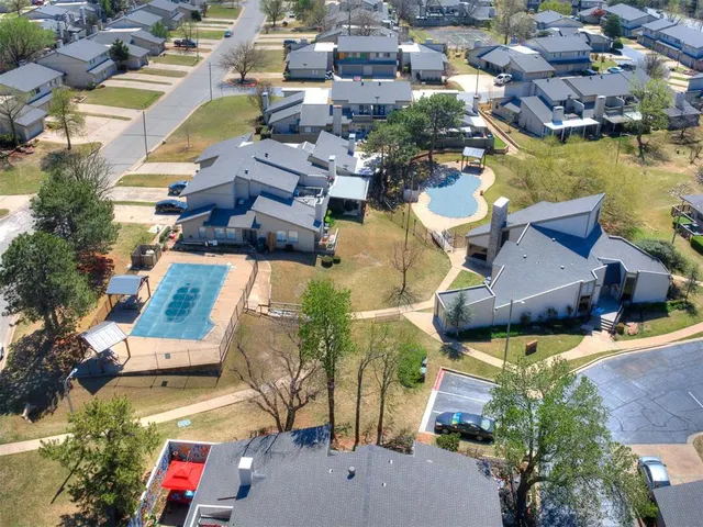 Photo 4 — 5841 Hefner Village Court, Oklahoma City, OK 73162