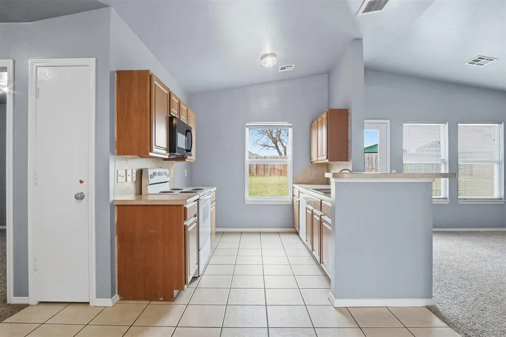Photo 3 — 9104 Snowberry Drive, Oklahoma City, OK 73165