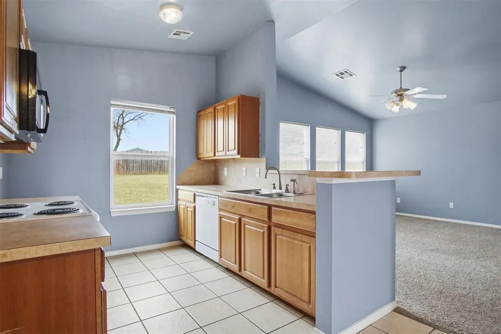 Photo 4 — 9104 Snowberry Drive, Oklahoma City, OK 73165