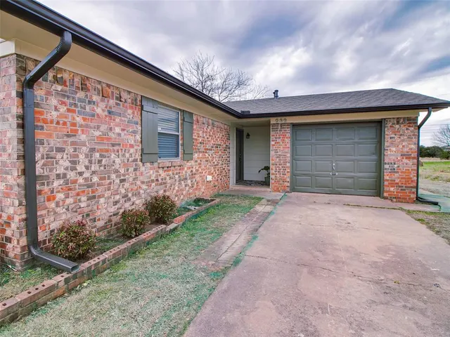 Photo 3 — 232 S 5th Avenue, Stroud, OK 74079