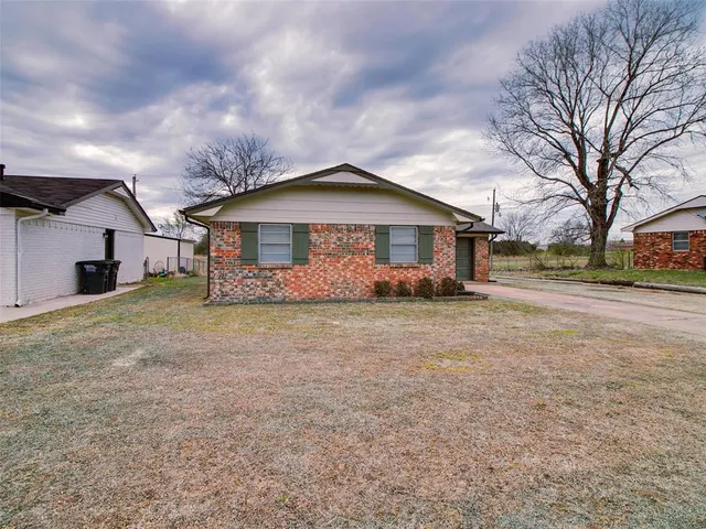 Photo 5 — 232 S 5th Avenue, Stroud, OK 74079
