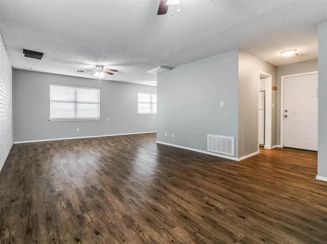 Photo 6 — 232 S 5th Avenue, Stroud, OK 74079