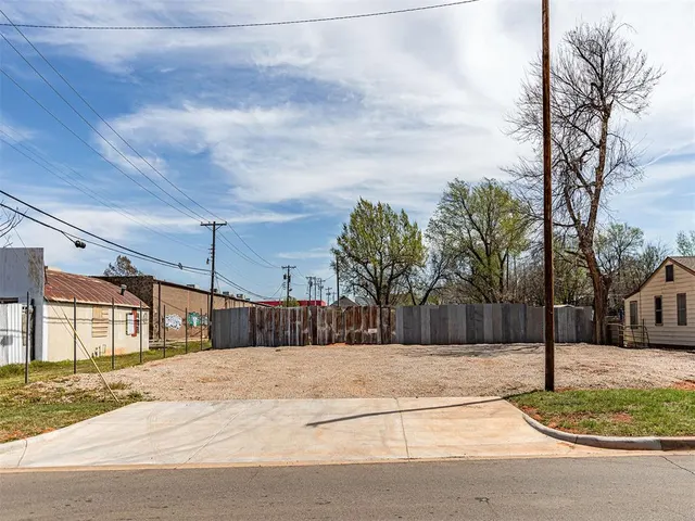 Photo 2 — 3924 N Youngs Boulevard, Oklahoma City, OK 73112