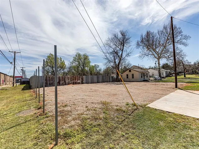 Photo 3 — 3924 N Youngs Boulevard, Oklahoma City, OK 73112