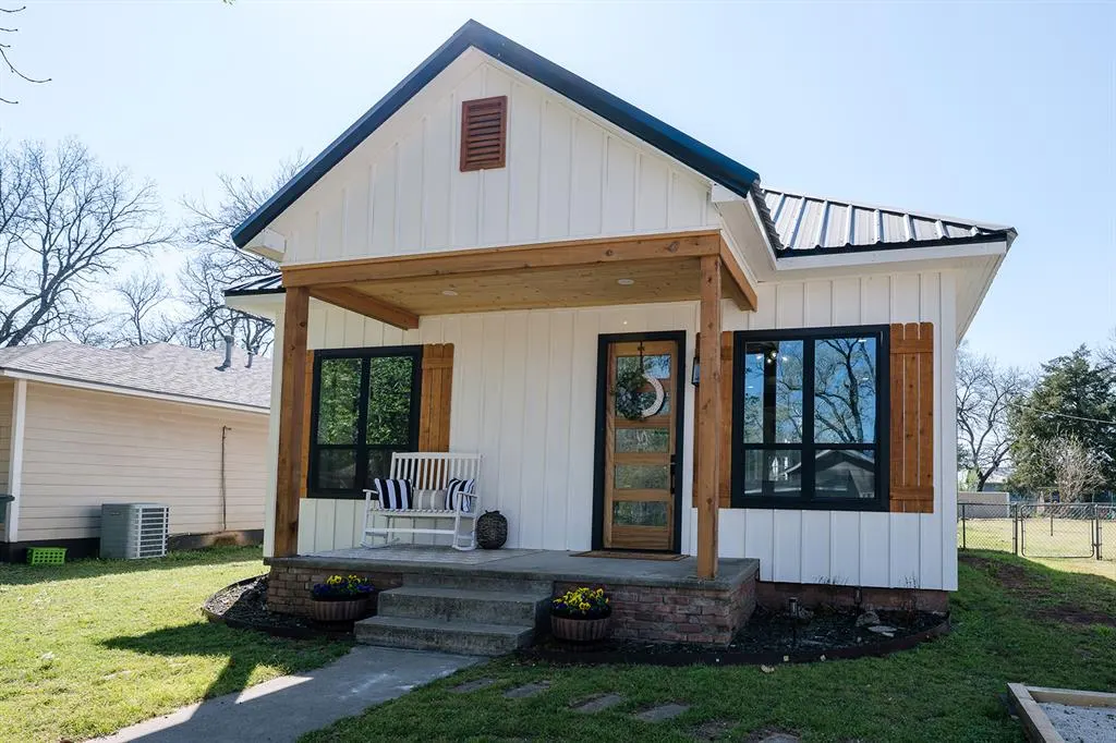 Front exterior — 209 Chestnut Street, Pauls Valley, OK 73075