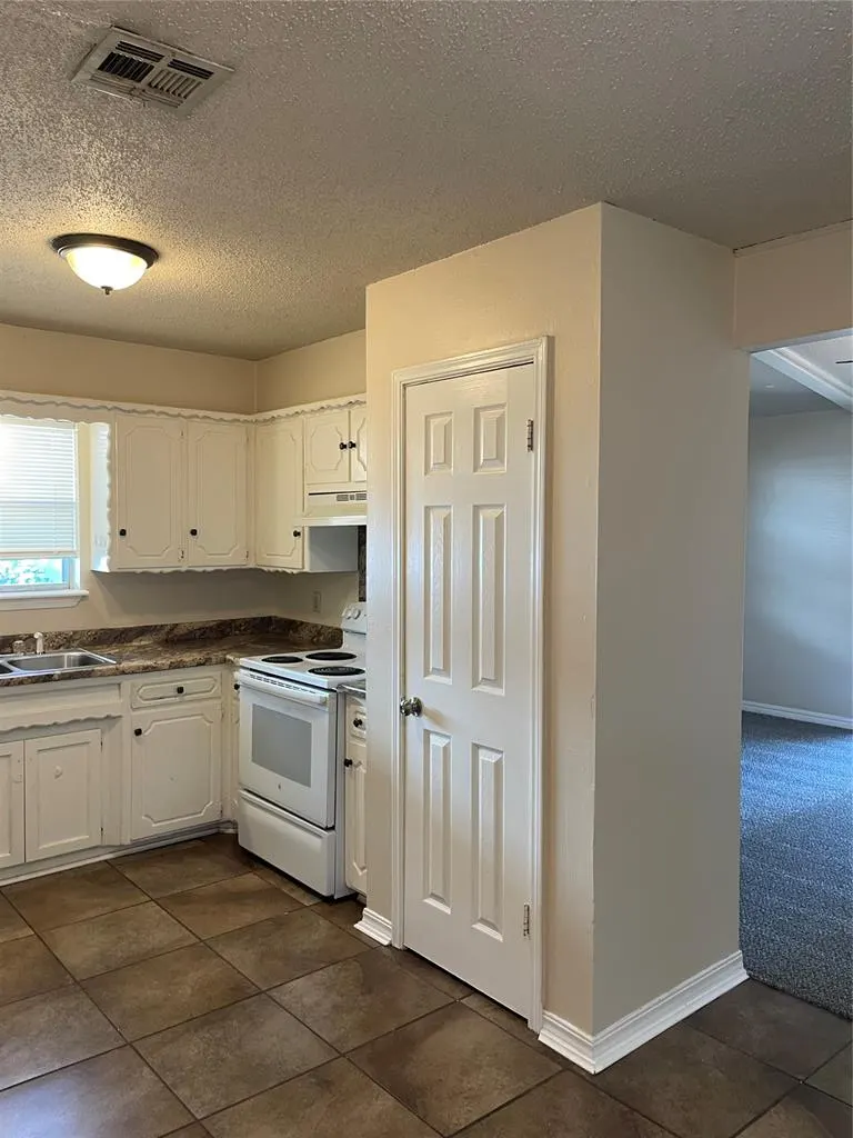 Photo 4 — 1004 Hampton Drive, Del City, OK 73115