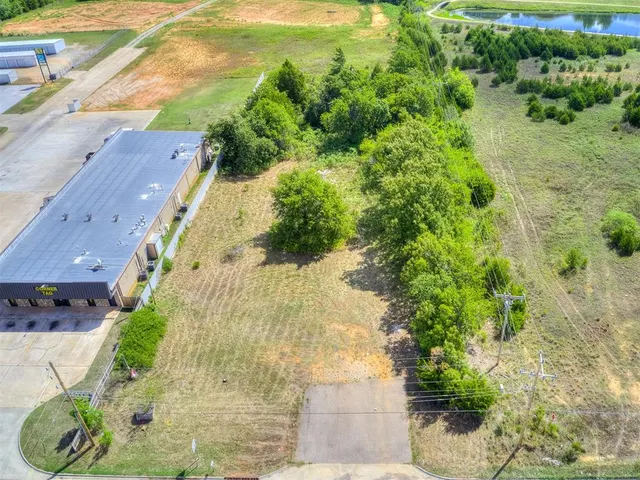Photo 2 — 3600 S Harrah Road, Harrah, OK 73045