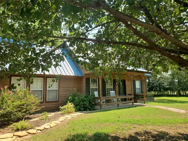 Photo 2 — 401 Willow Springs Road, Mead, OK 73449